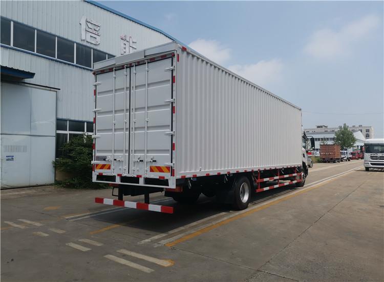 塑料紙箱貨運(yùn)優(yōu)勢(shì)與車(chē)型選擇指南 7.7米與9.8米展翼車(chē)對(duì)比